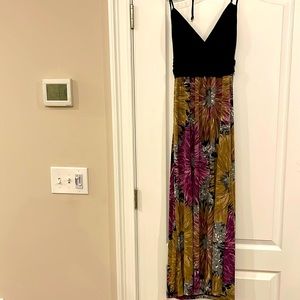 Maxi dress with low back and tie straps.  Black top with floral bottom.worn once